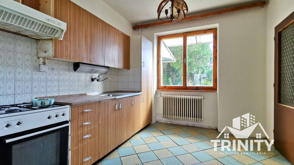 Na predaj poschodový 7-izbový rodinný dom v meste Nové Zámky