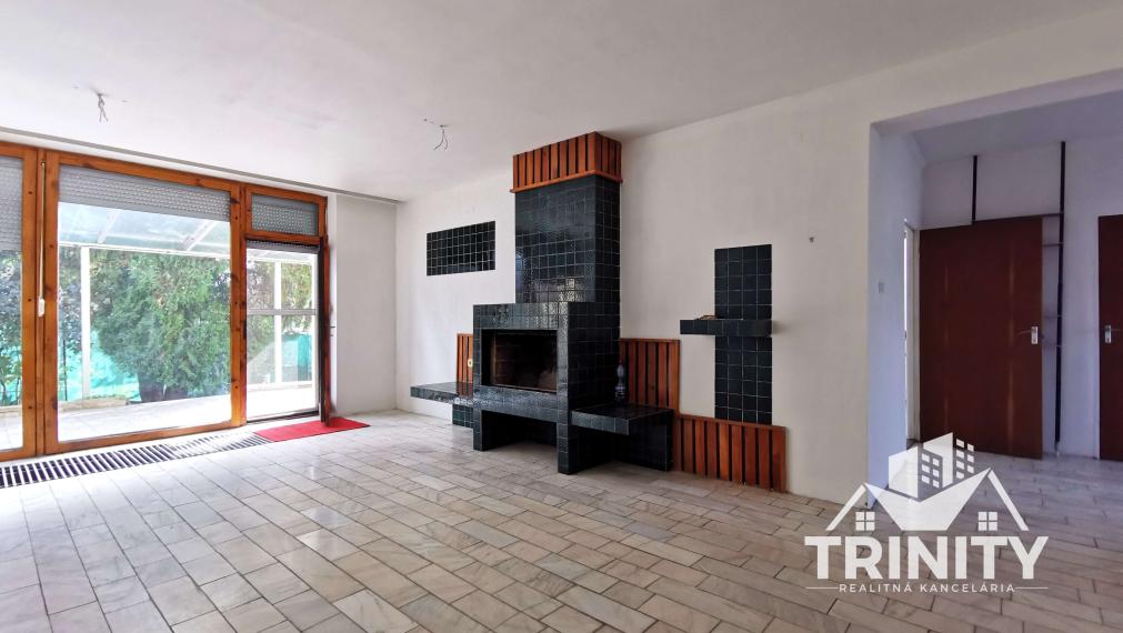 Na predaj poschodový 7-izbový rodinný dom v meste Nové Zámky