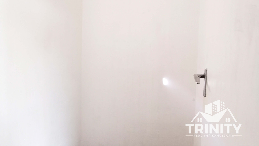 Na predaj poschodový 7-izbový rodinný dom v meste Nové Zámky