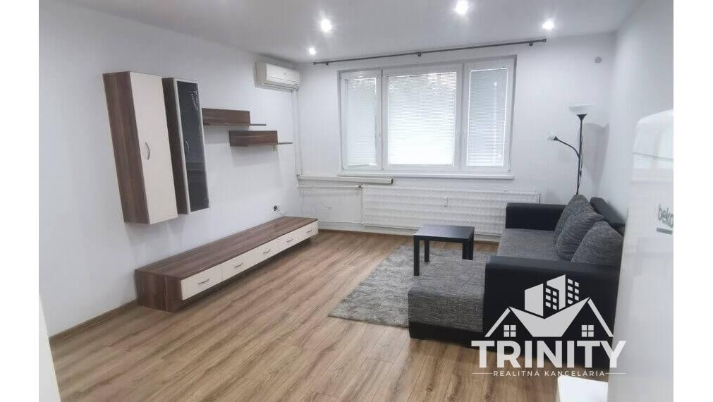 Na prenájom veľký 1-izbový byt v Nových Zámkoch