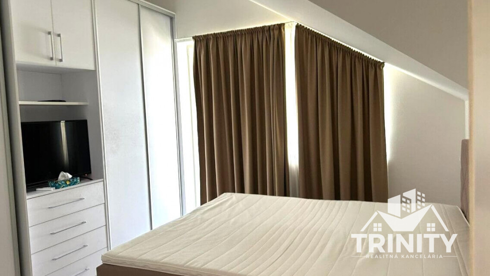 Na prenájom luxusný 3 izbový byt s dvomi balkónmi v centre mesta Nové Zámky