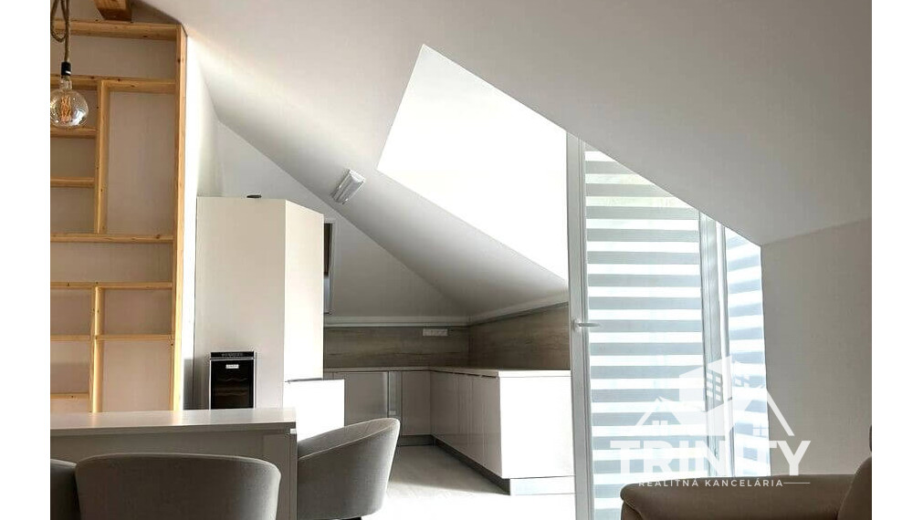 Na prenájom luxusný 3 izbový byt s dvomi balkónmi v centre mesta Nové Zámky