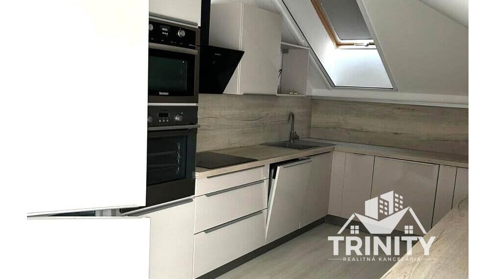 Na prenájom luxusný 3 izbový byt s dvomi balkónmi v centre mesta Nové Zámky