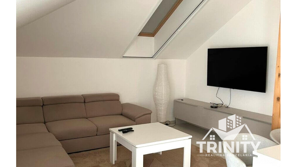 Na prenájom luxusný 3 izbový byt s dvomi balkónmi v centre mesta Nové Zámky