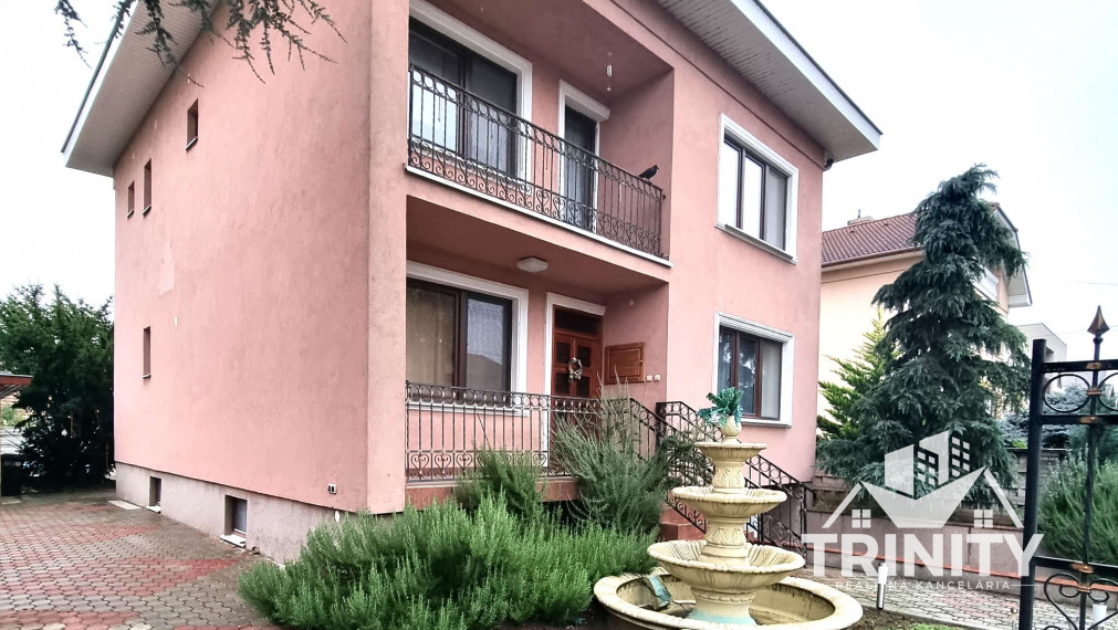 Na predaj krásny 5-izbový poschodový rodinný dom v obci Dvory nad Žitavou