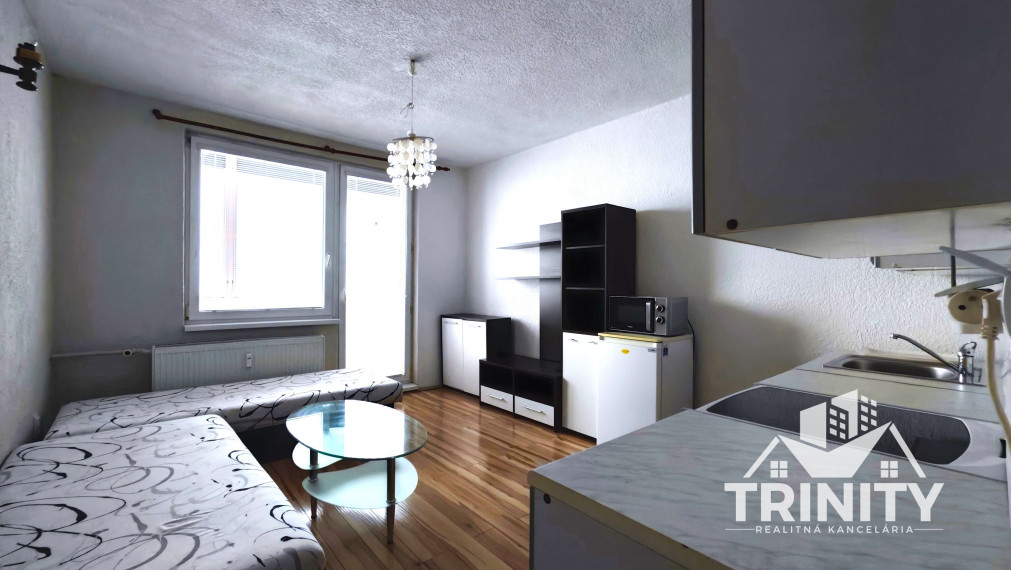 Garsónka s balkónom na prenájom v centre Nových Zámkov