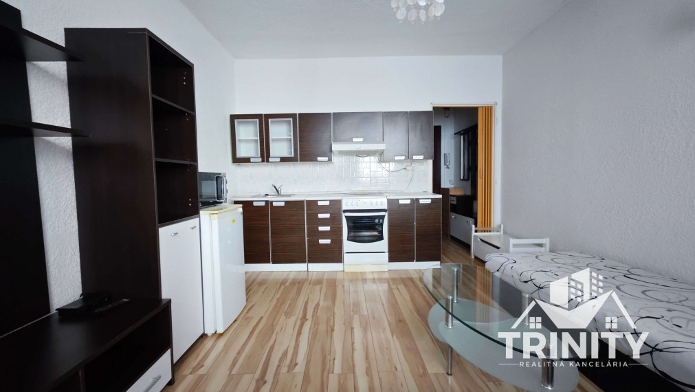 Garsónka s balkónom na prenájom v centre Nových Zámkov