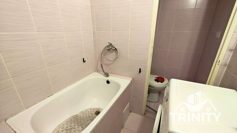 Garsónka s balkónom na prenájom v centre Nových Zámkov