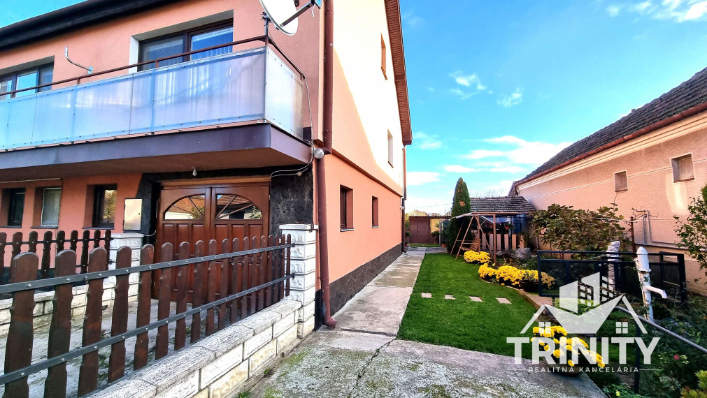 Na predaj 5-izbový tehlový rodinný dom s terasou v meste Nesvady