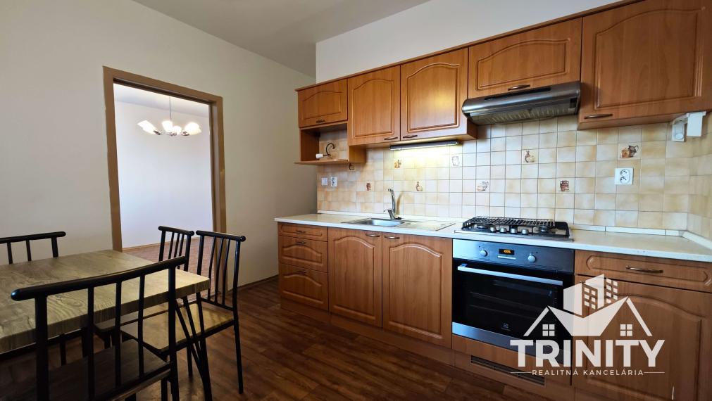 Na prenájom 3-izbový byt s balkónom v Nových Zámkoch