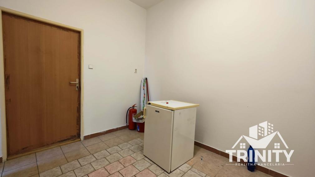 Na prenájom kancelárske/obchodné priestory v Nových Zámkoch