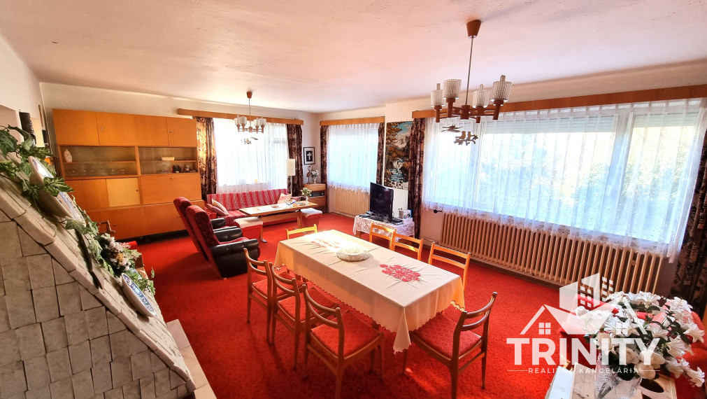 Na predaj priestranný rodinný dom s garážou v obci Hul