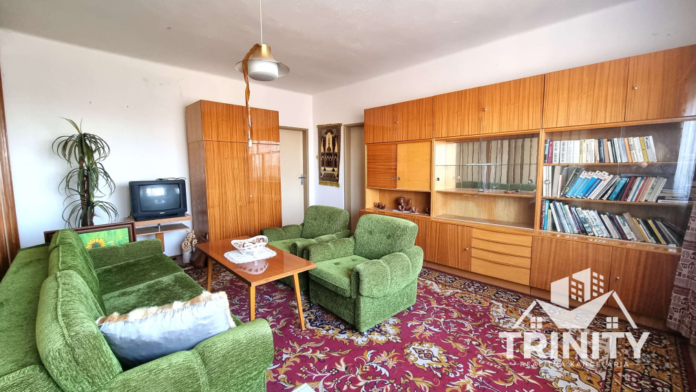 Na predaj priestranný rodinný dom s garážou v obci Hul