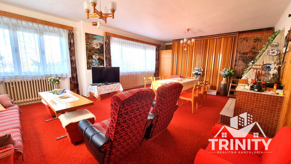 Na predaj priestranný rodinný dom s garážou v obci Hul