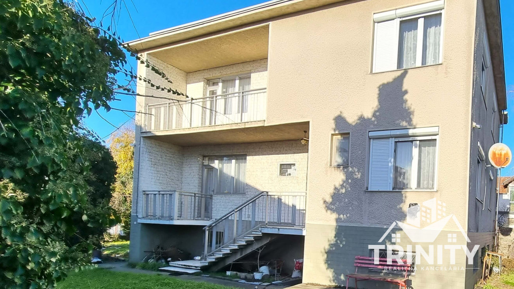 Na predaj priestranný rodinný dom s garážou v obci Hul