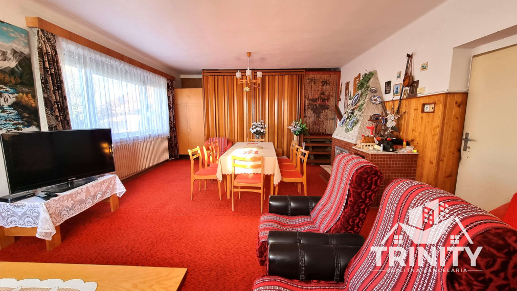 Na predaj priestranný rodinný dom s garážou v obci Hul