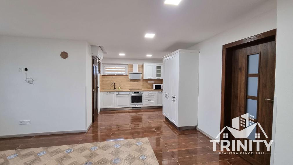 Na prenájom krásny 3-izbový byt s dvomi balkónmi v obci Kolta.