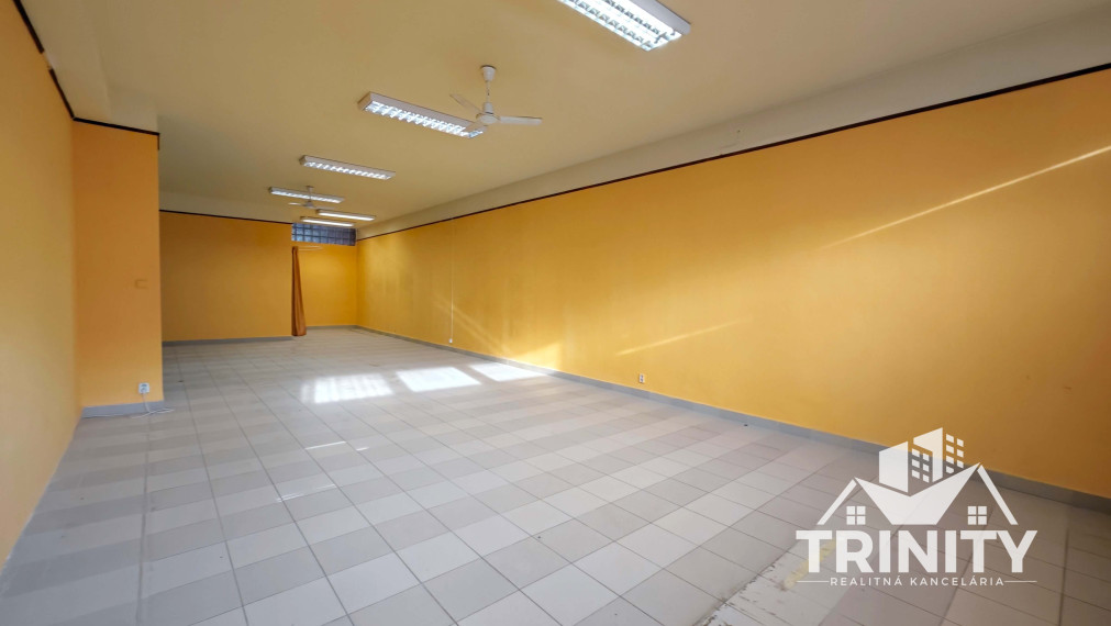 Na prenájom obchodný priestor v centre mesta v Nových Zámkoch