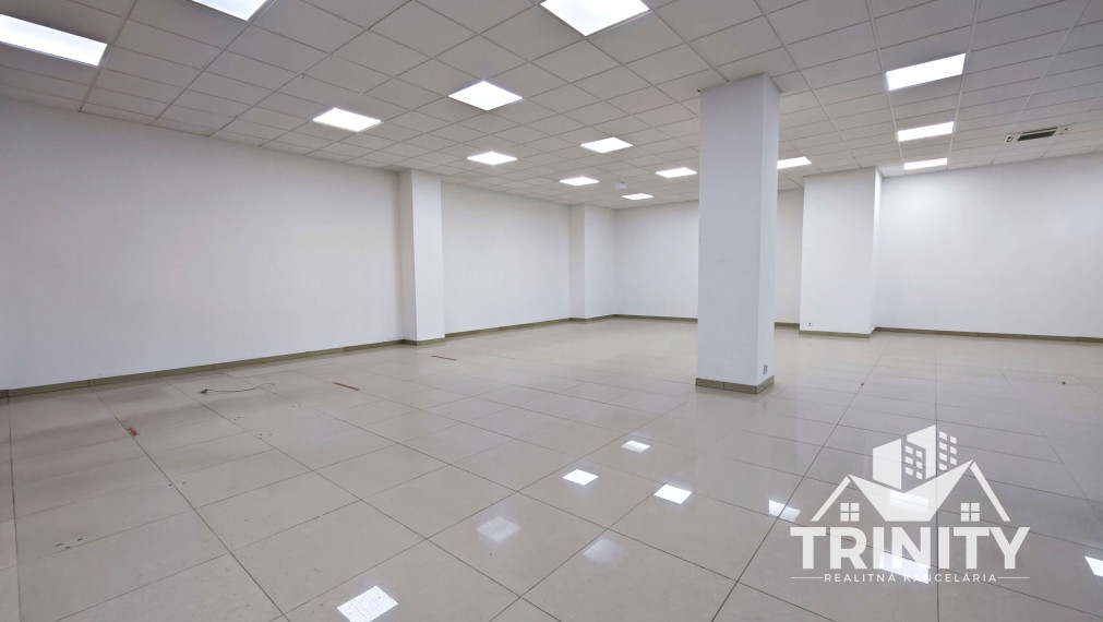 Na prenájom obchodný priestor v centre mesta v Nových Zámkoch