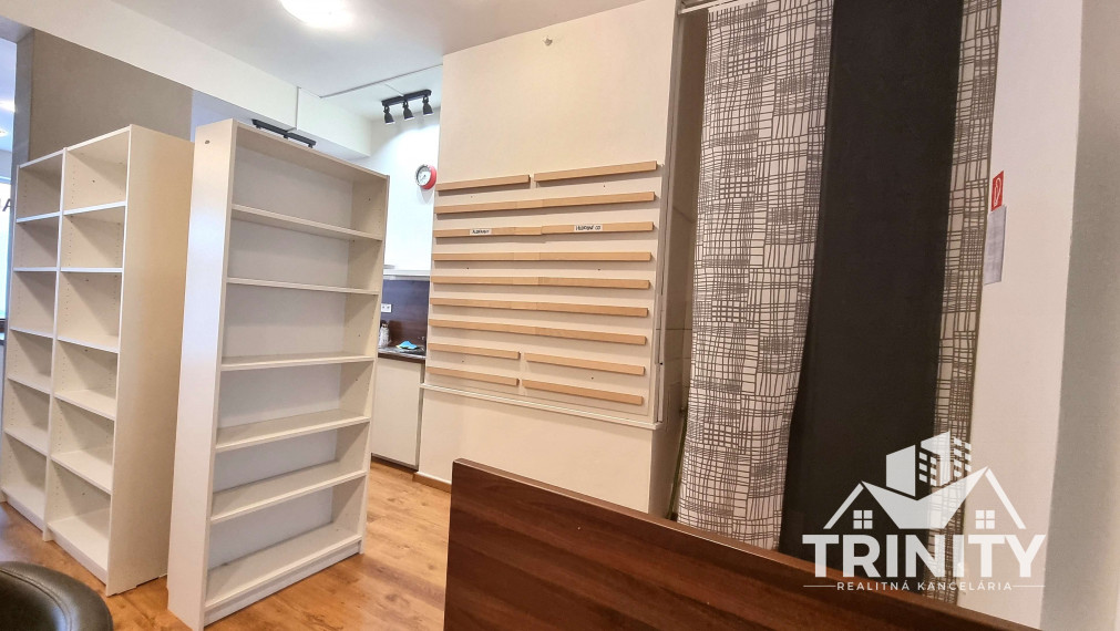 Na prenájom nebytový - obchodný priestor v centre mesta Nové Zámky