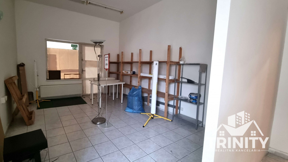 Na prenájom nebytový - obchodný priestor v centre mesta Nové Zámky