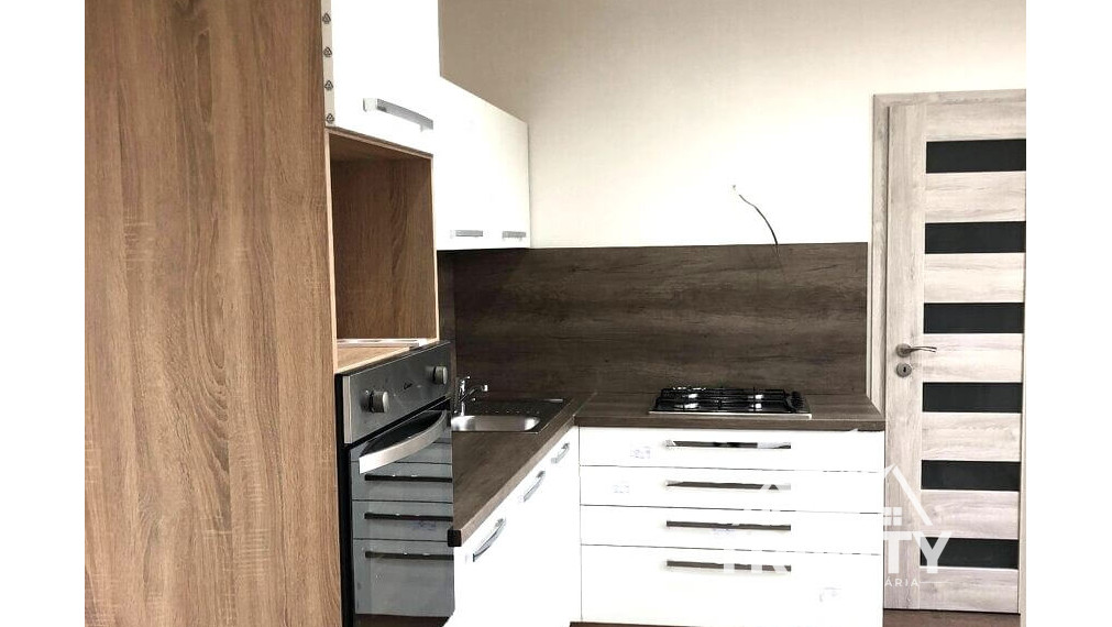 Na prenájom veľký 2-izbový byt s balkónom v Nových Zámkoch