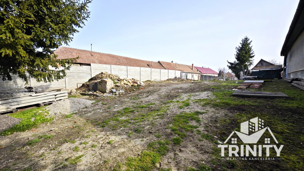 Znížená cena - Na predaj stavebný pozemok v obci Bánov
