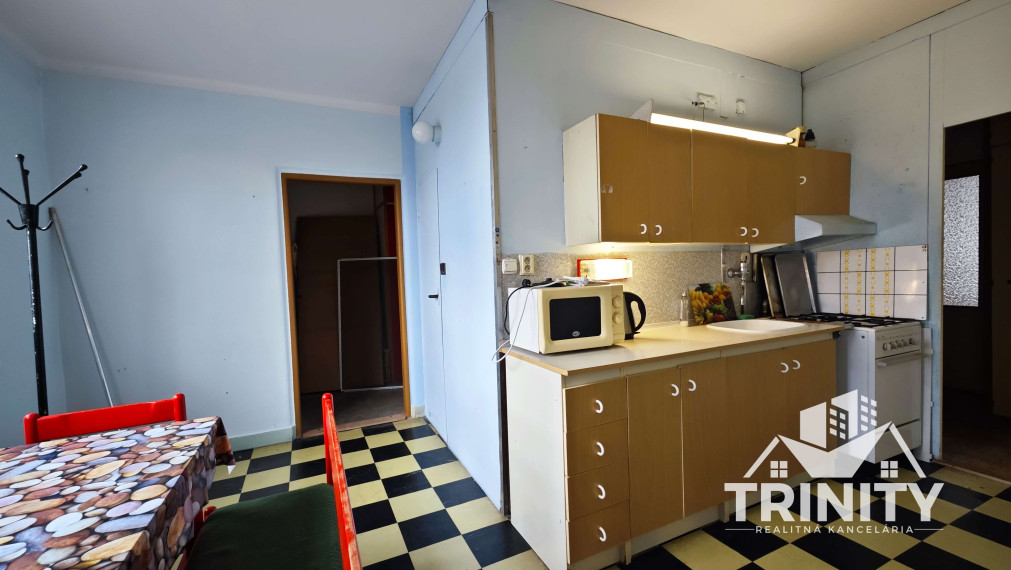 Na prenájom 3-izbový byt neďaleko stanice v Nových Zámkoch