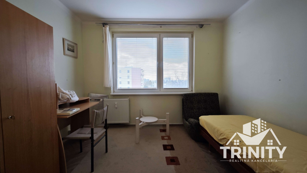 Na prenájom 3-izbový byt neďaleko stanice v Nových Zámkoch