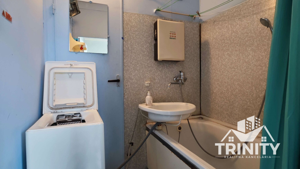 Na prenájom 3-izbový byt neďaleko stanice v Nových Zámkoch