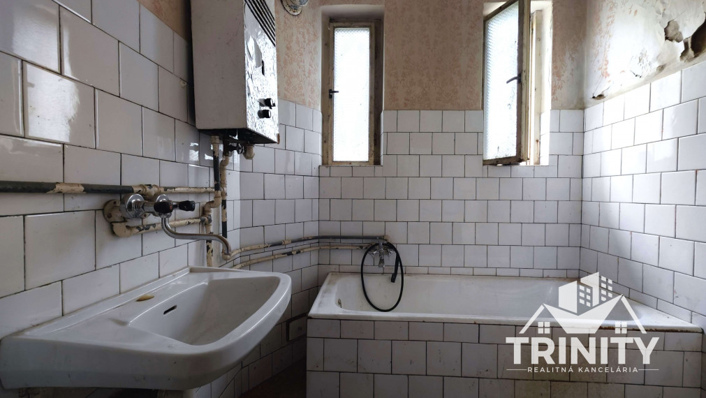 Na predaj poschodový rodinný dom v Nových Zámkoch