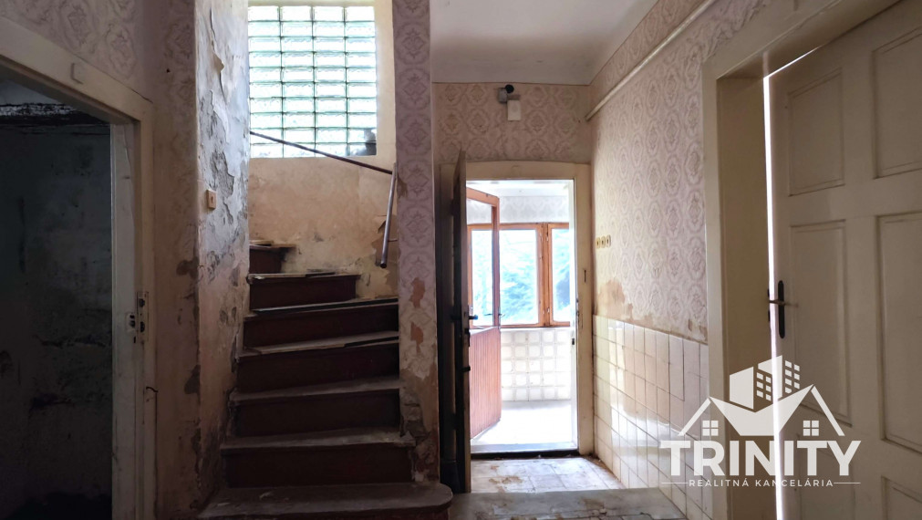 Na predaj poschodový rodinný dom v Nových Zámkoch
