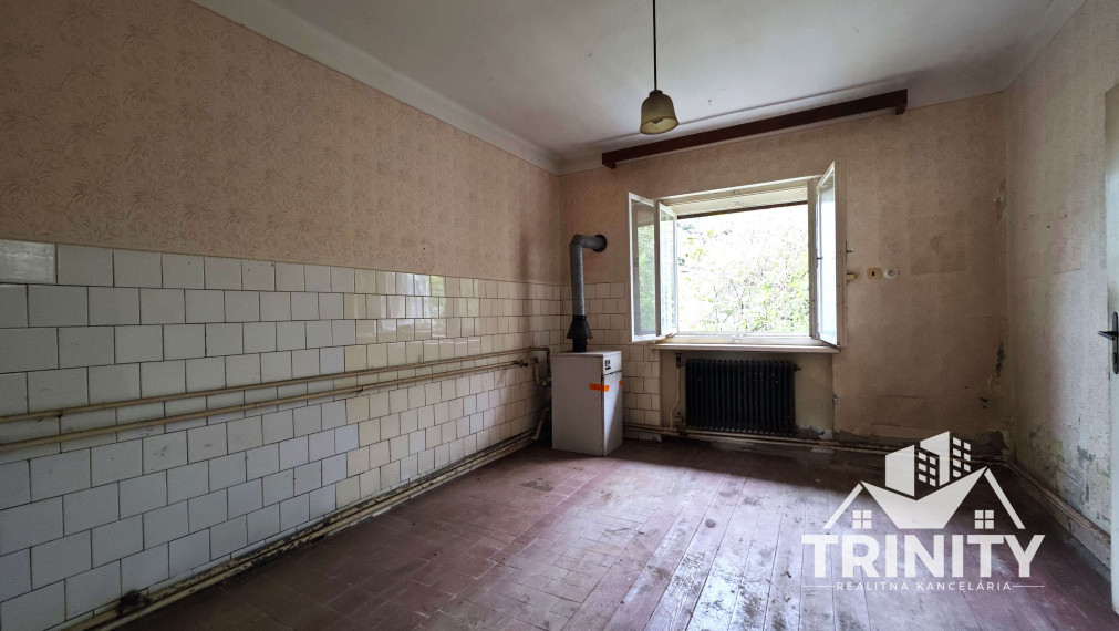 Na predaj poschodový rodinný dom v Nových Zámkoch