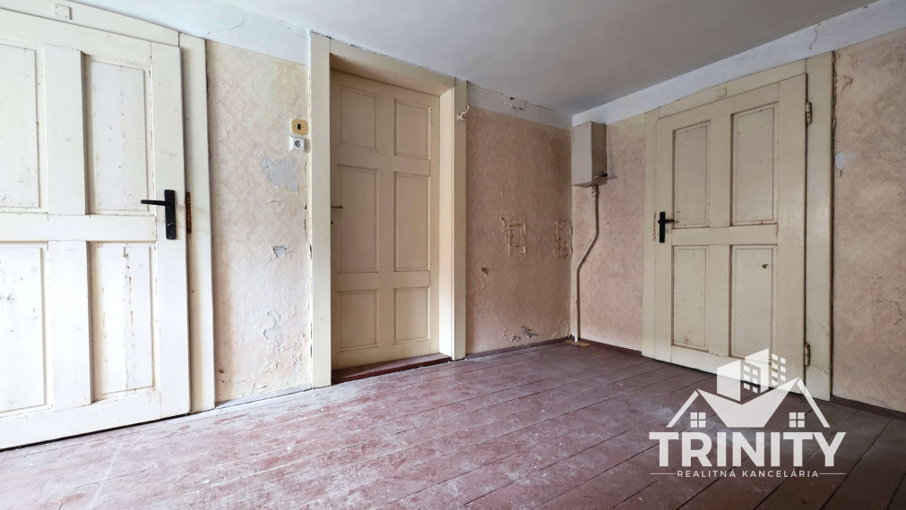 Na predaj poschodový rodinný dom v Nových Zámkoch