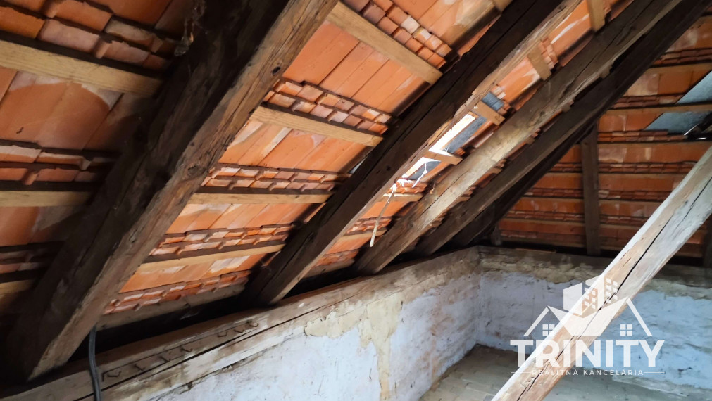 Na predaj poschodový rodinný dom v Nových Zámkoch