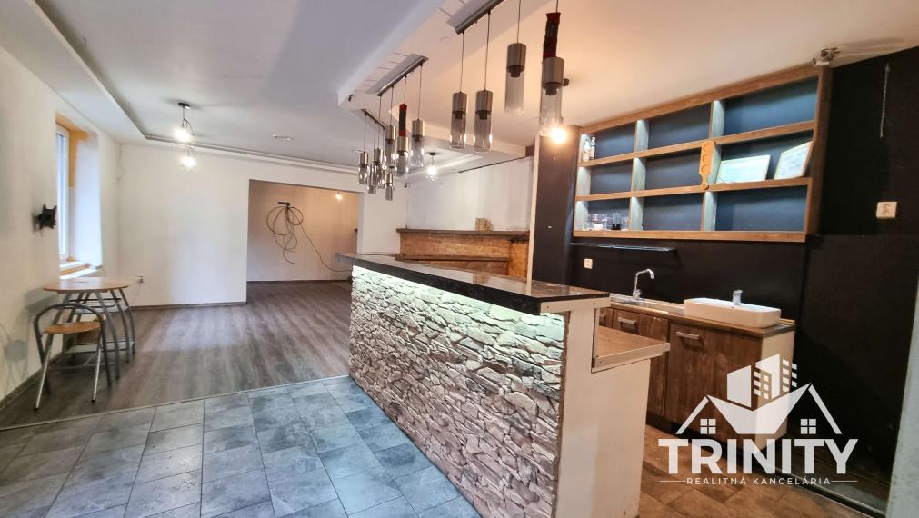 Na prenájom priestor s veľkou terasou v Nových Zámkoch