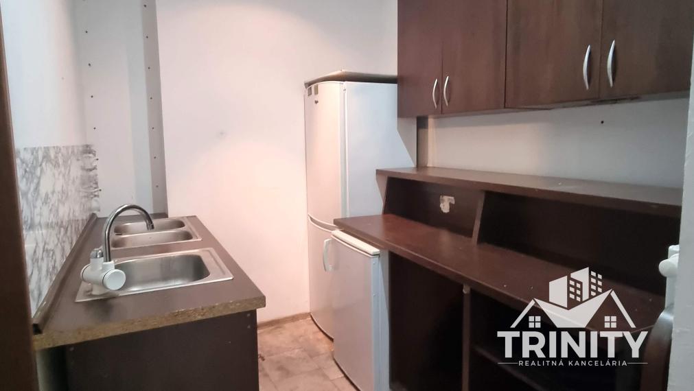 Na prenájom priestor s veľkou terasou v Nových Zámkoch