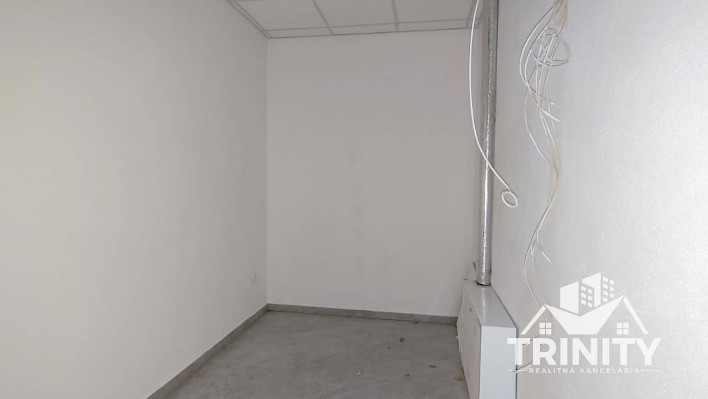 Na prenájom priestranný obchodný priestor v Nových Zámkoch