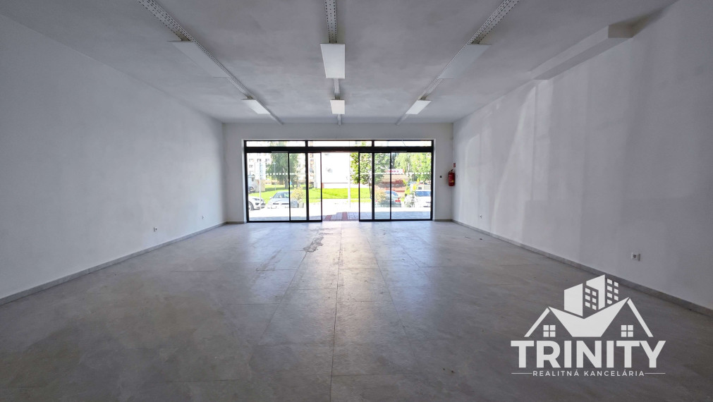 Na prenájom priestranný obchodný priestor v Nových Zámkoch