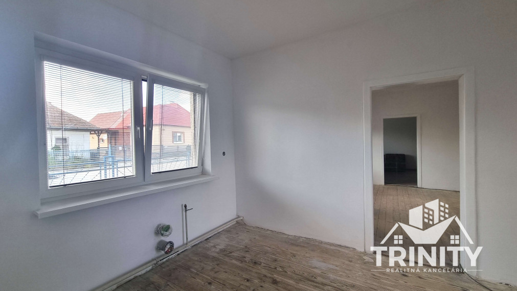 Na predaj tehlový rodinný dom v Úľanoch nad Žitavou