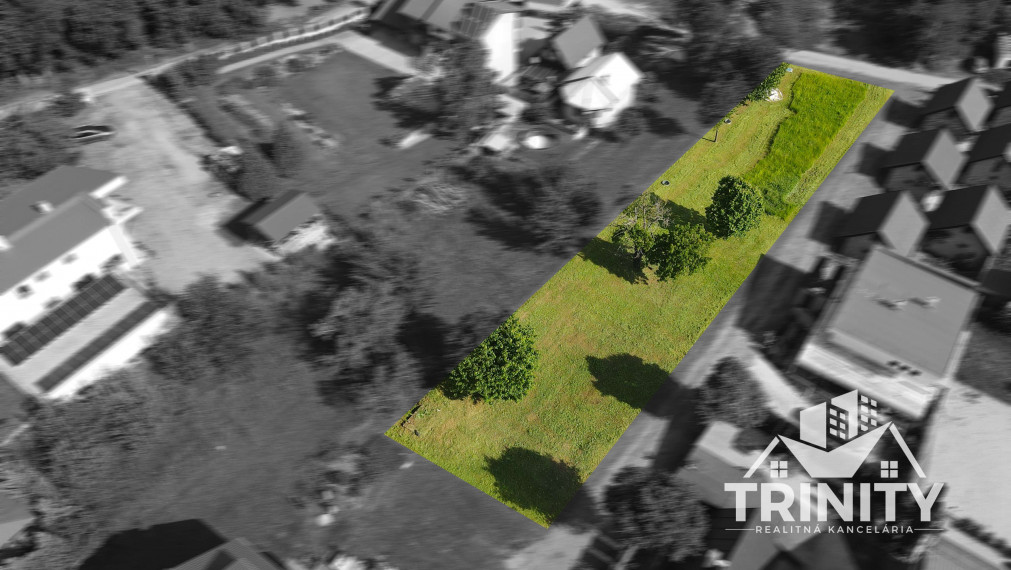 Na predaj pozemok pri termálnom kúpalisku v obci Podhájska