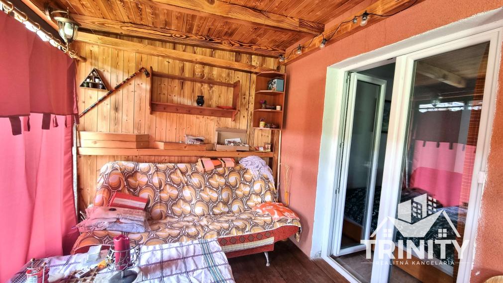 Na predaj zateplená murovaná chata v obci Podhájska