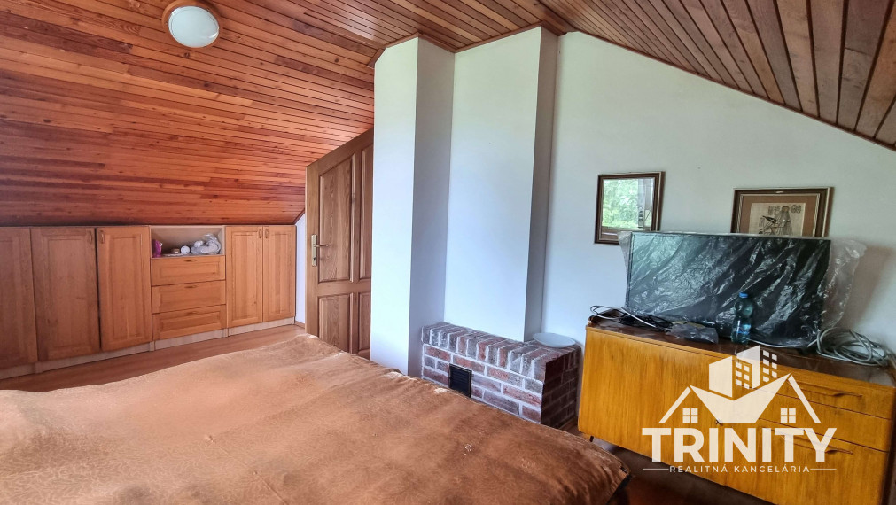 Na predaj zateplená murovaná chata v obci Podhájska