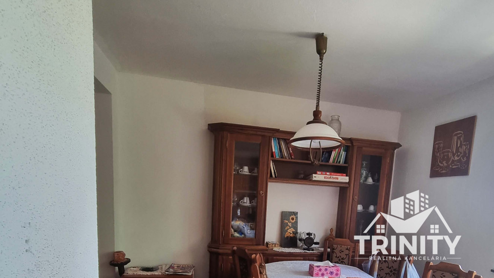 Na predaj zateplená murovaná chata v obci Podhájska