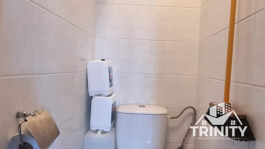 Na predaj zateplená murovaná chata v obci Podhájska