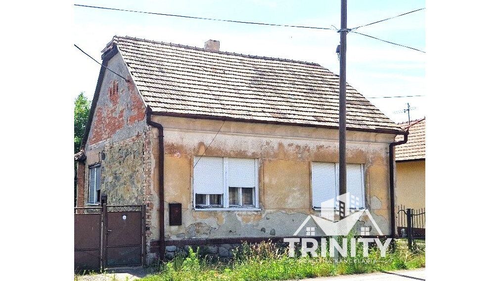 Na predaj starší rodinný dom s veľkým pozemkom v obci Gbelce