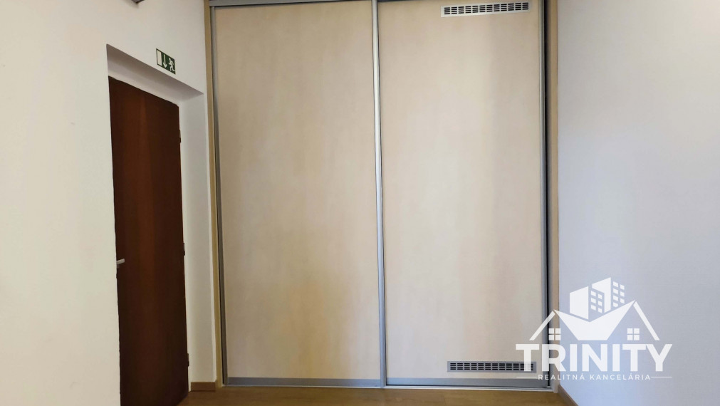 Na prenájom nebytový kancelársky priestor v Nových Zámkoch