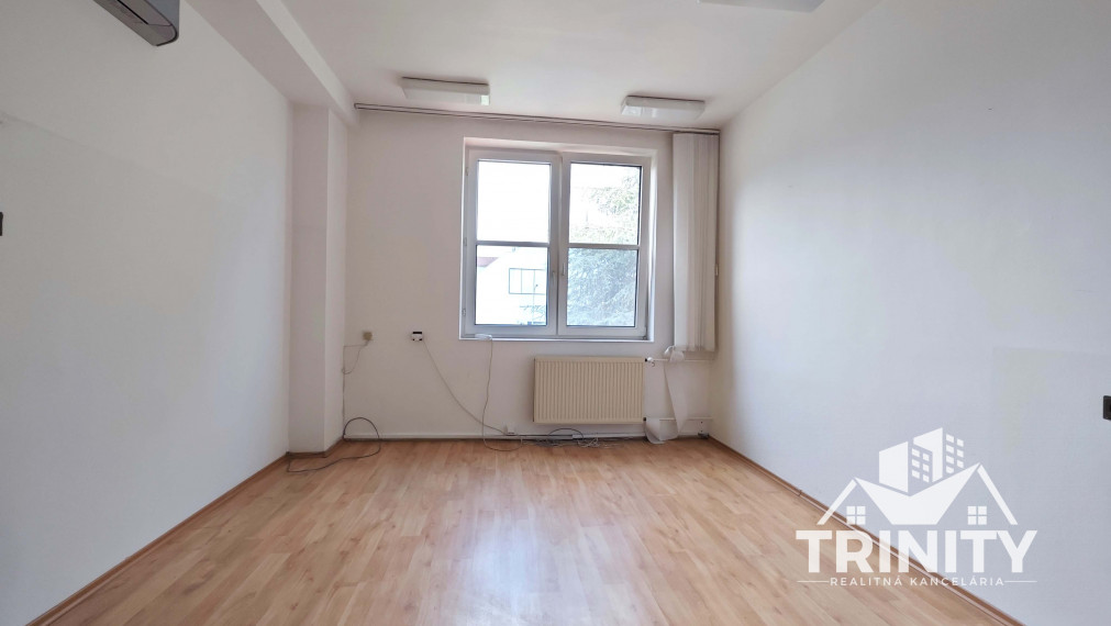 Na prenájom nebytový kancelársky priestor v Nových Zámkoch