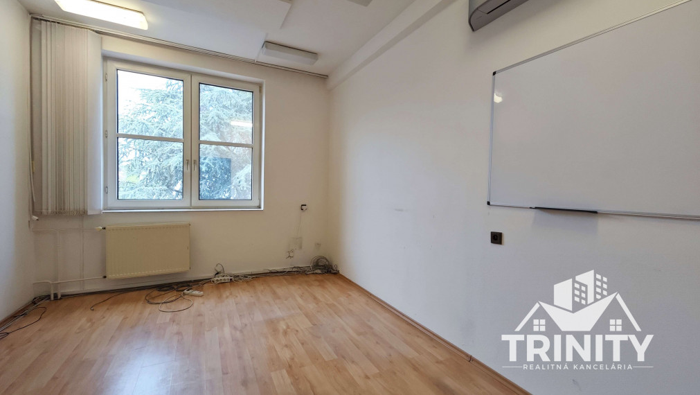 Na prenájom nebytový kancelársky priestor v Nových Zámkoch