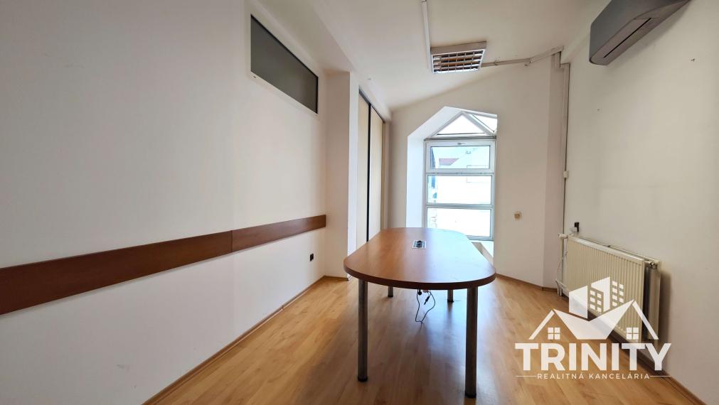 Na prenájom nebytový kancelársky priestor v Nových Zámkoch